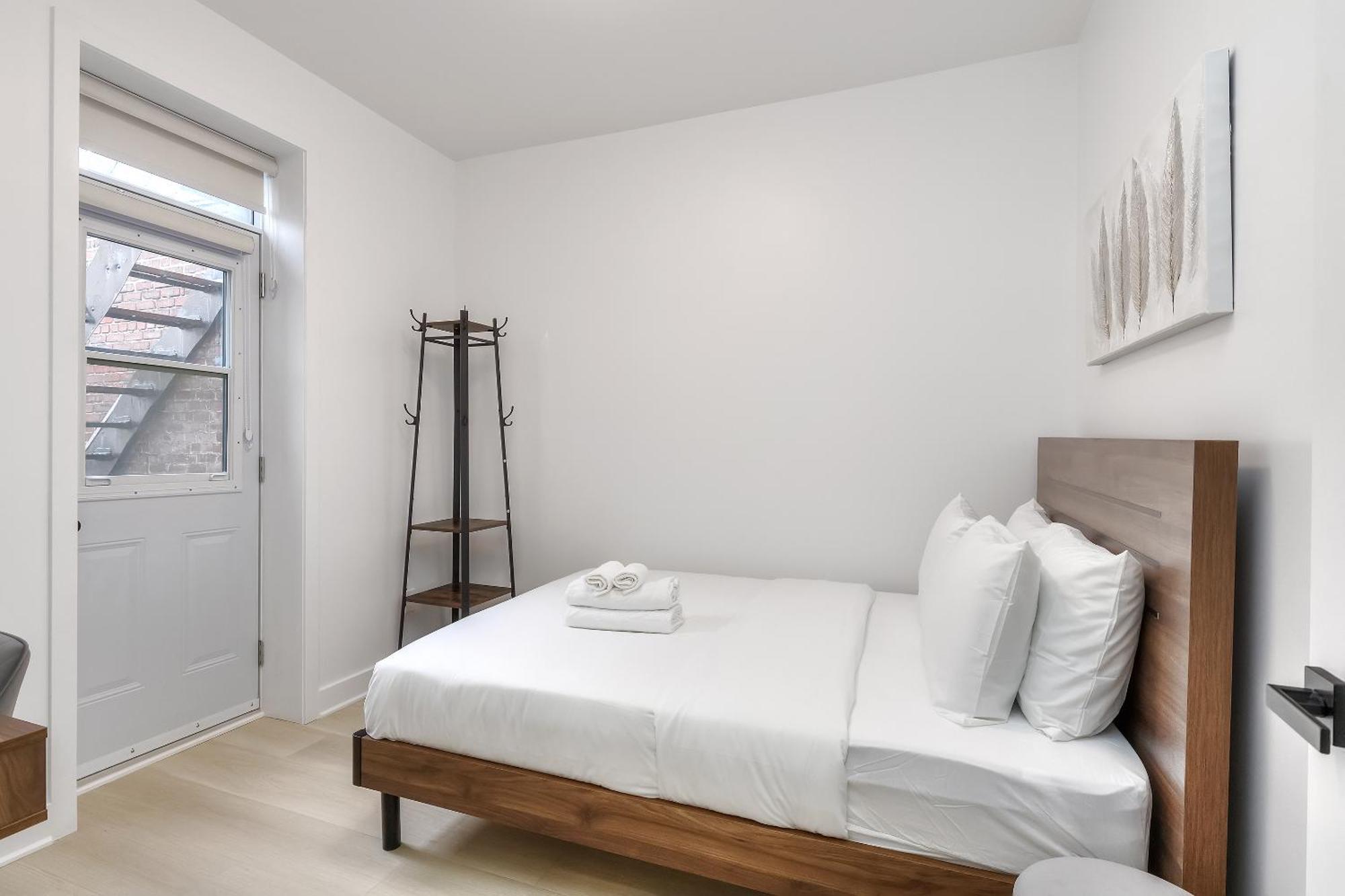Free Indoor Parking Cozy & Spacious In Heart Of Downtown